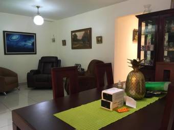 Se vende espaciosa casa de 2 plantas en San Francisco de Heredia 23-1023