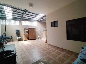 Se vende espaciosa casa con patio en San Francisco de Heredia 25-152