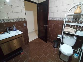 Se vende espaciosa casa con patio en San Francisco de Heredia 25-152