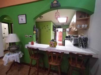 Se vende espaciosa casa a cerca del Mall Oxigeno en San Francisco de Heredia 24-1601