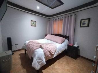 Se vende espaciosa casa a cerca del Mall Oxigeno en San Francisco de Heredia 24-1601