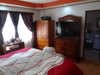 Se vende espaciosa casa a cerca del Mall Oxigeno en San Francisco de Heredia 24-1601