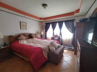 Se vende espaciosa casa a cerca del Mall Oxigeno en San Francisco de Heredia 24-1601