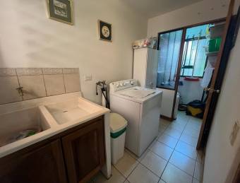 BEAUTIFUL 1 FLOOR HOUSE FOR SALE IN RESIDENTIAL SANTA ANA 3 BEDROOMS