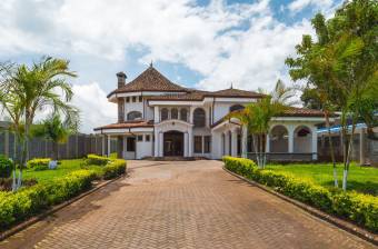 SE VENDE HERMOSA CASA EN SAN ISIDRO DE HEREDIA