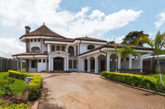 SE VENDE HERMOSA CASA EN SAN ISIDRO DE HEREDIA