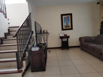 Se vende casa con patio y terraza en condominio de San Francisco Heredia 23-1611