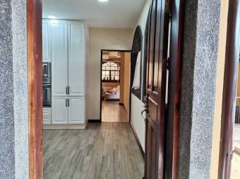 Se vende espaciosa casa en condominio de Ulloa en Heredia 23-1579