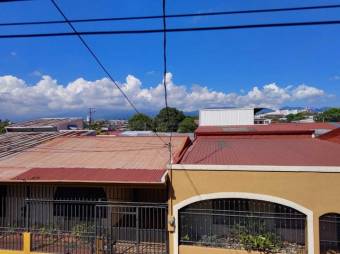 Se vende casa en importante zona comercial en San Francisco Heredia A24-1253