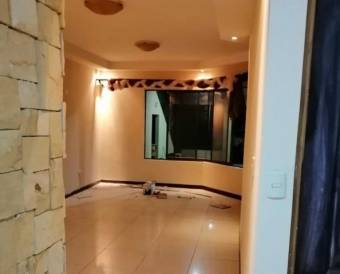 Se vende casa con excelente ubicacion en Ulloa Heredia A23-2461