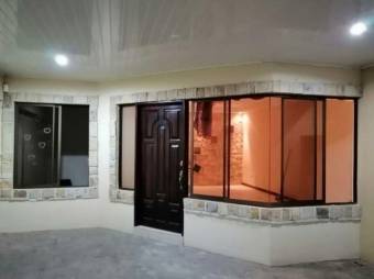 Se vende casa con excelente ubicacion en Ulloa Heredia A23-2461