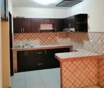 Se vende casa con excelente ubicacion en Ulloa Heredia A23-2461