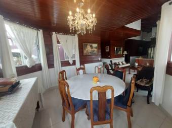 Se vende moderna casa con terraza en San Joaquin de Heredia 24-1701