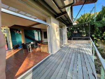 Se vende moderna casa con patio y terraza en San Antonio de Belén 21-1989