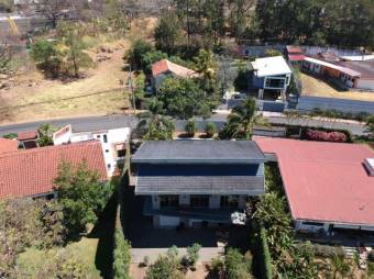 Se vende moderna casa con patio y terraza en San Antonio de Belén 21-1989