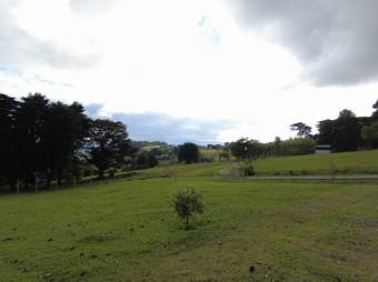 Se vende amplia finca con mas de 38,500m2 en San Rafael de Heredia 23-1819