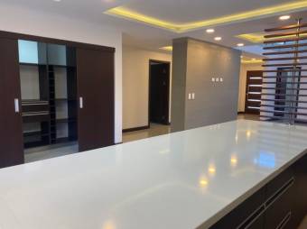 Se vende moderna casa en exclusivo condominio de Ulloa en Heredia 24-715