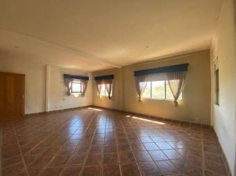 Se vende propiedad con casa y amplio lote de 6,200m2 en Santa Ana 23-1511