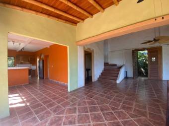 Se vende propiedad con casa y amplio lote de 6,200m2 en Santa Ana 23-1511