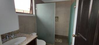 Se vende casa de dos niveles en condominio exclusivo en Ulloa Heredia A24-1852