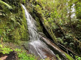 Venta de Lote en El Guarco, Cartago. RAH 25-201