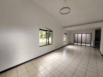 Se vende casa esquinera con patio en San Francisco Heredia 25-2038 Se vende casa esquinera con patio en San Francisco Heredia 25-2038