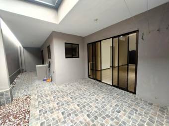 Se vende casa esquinera con patio en San Francisco Heredia 25-2038 Se vende casa esquinera con patio en San Francisco Heredia 25-2038