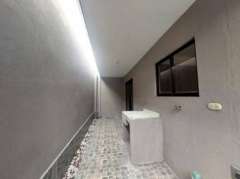 Se vende casa esquinera con patio en San Francisco Heredia 25-2038 Se vende casa esquinera con patio en San Francisco Heredia 25-2038