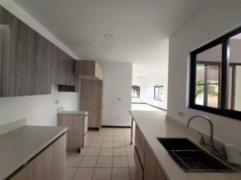 Se vende casa esquinera con patio en San Francisco Heredia 25-2038 Se vende casa esquinera con patio en San Francisco Heredia 25-2038