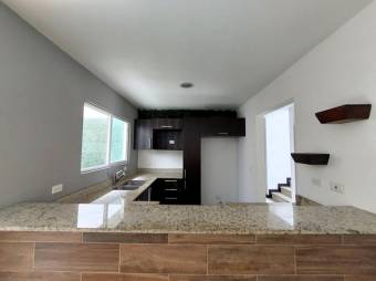 Se vende moderna casa con patio en San Antonio Escazú 25-1896 Se vende moderna casa con patio en San Antonio Escazú 25-1896