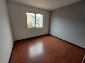 Se vende moderna casa con patio en San Antonio Escazú 25-1896 Se vende moderna casa con patio en San Antonio Escazú 25-1896