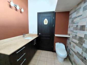 Se vende moderna casa con patio en San Antonio Escazú 25-1896 Se vende moderna casa con patio en San Antonio Escazú 25-1896