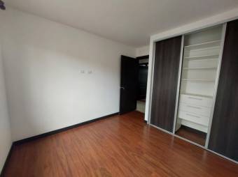 Se vende moderna casa con patio en San Antonio Escazú 25-1896 Se vende moderna casa con patio en San Antonio Escazú 25-1896