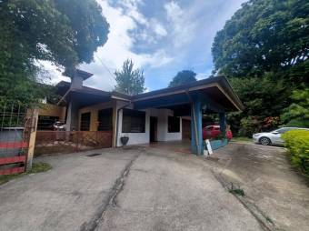 Se vende casa con amplio lote de 1,993m2 en San Rafael Heredia 25-1806 Se vende casa con amplio lote de 1,993m2 en San Rafael Heredia 25-1806