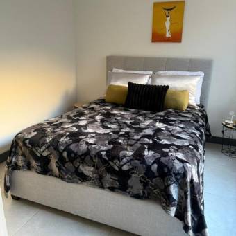 Se alquila moderno apartamento amoblado en la Aurora Heredia 26-163