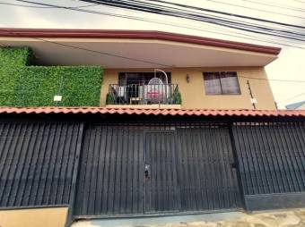 Se vende moderna casa de 2 plantas con terraza en Alajuela 26-142 