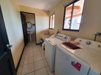 Se vende espaciosa casa de 2 plantas en condominio de Alajuela 23-1320 Se vende espaciosa casa de 2 plantas en condominio de Alajuela 23-1320