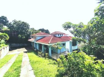 Se vende casa de lujo con amplio lote en Tarbaca de San José 25-1854