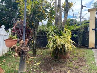 Se vende espaciosa casa con patio y piscina en Atenas Alajuela 25-1457 Se vende espaciosa casa con patio y piscina en Atenas Alajuela 25-1457