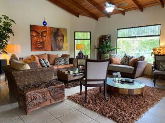 Se vende espaciosa casa con patio y piscina en Atenas Alajuela 25-1457 Se vende espaciosa casa con patio y piscina en Atenas Alajuela 25-1457