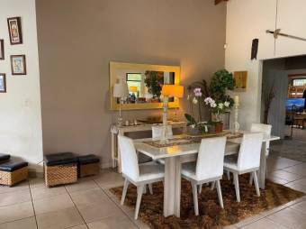 Se vende espaciosa casa con patio y piscina en Atenas Alajuela 25-1457 Se vende espaciosa casa con patio y piscina en Atenas Alajuela 25-1457