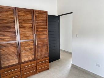 Se vende casa con piscina a estrenar en Concepción Atenas 25-1018