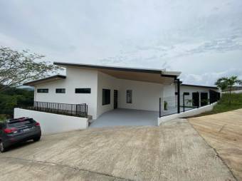 Se vende casa con piscina a estrenar en Concepción Atenas 25-1018