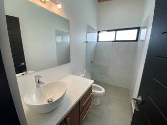 Se vende casa con piscina a estrenar en Concepción Atenas 25-1018