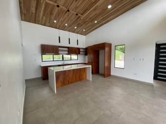 Se vende casa con piscina a estrenar en Concepción Atenas 25-1018