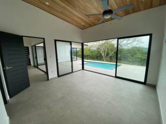 Se vende casa con piscina a estrenar en Concepción Atenas 25-1018