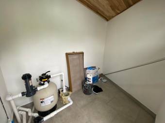 Se vende casa con piscina a estrenar en Concepción Atenas 25-1018