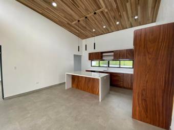 Se vende casa con piscina a estrenar en Concepción Atenas 25-1018