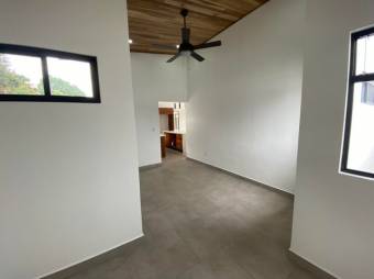 Se vende casa con piscina a estrenar en Concepción Atenas 25-1018