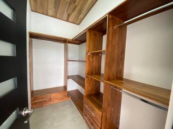 Se vende casa con piscina a estrenar en Concepción Atenas 25-1018